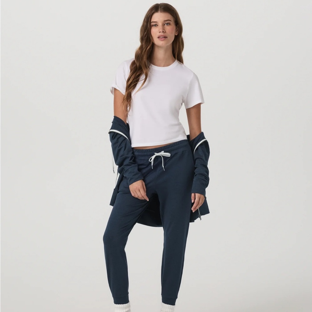 Vuori Performance Jogger Navy Heather women’s size large